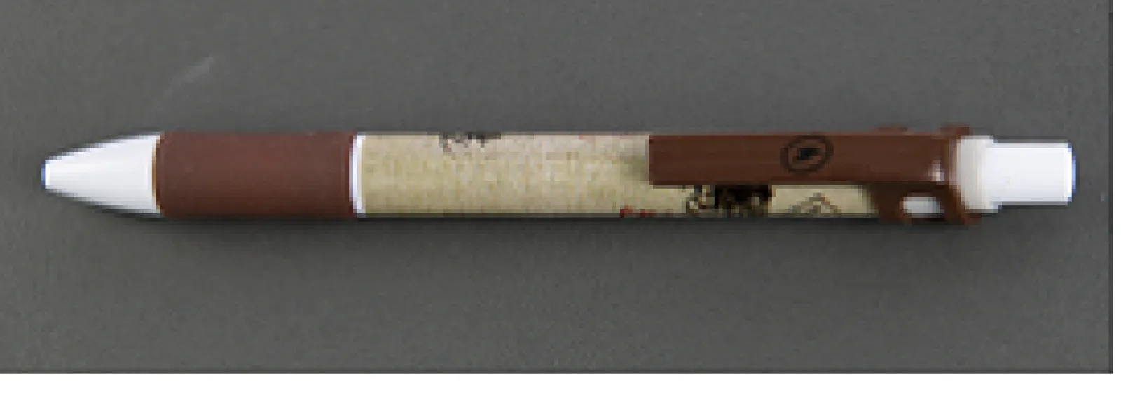 Vue 1 – Stylo vintage marron