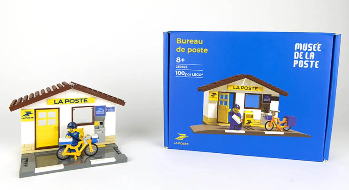 Vue 1 – Boite bureau de poste LEGO 